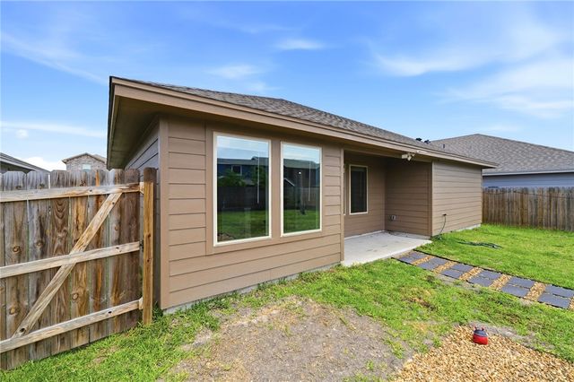 2231 Medusa Dr, Portland, TX 78374