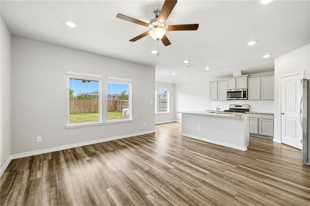 2231 Medusa Dr, Portland, TX 78374