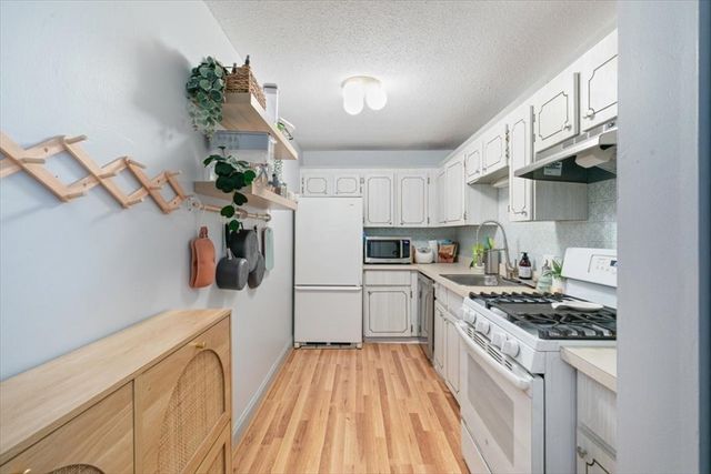 2 Greenbriar 205, North Reading, MA 01864