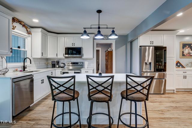 1604 Boones Creek Road, Jonesborough, TN 37659