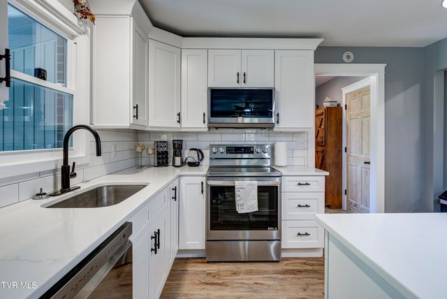 1604 Boones Creek Road, Jonesborough, TN 37659