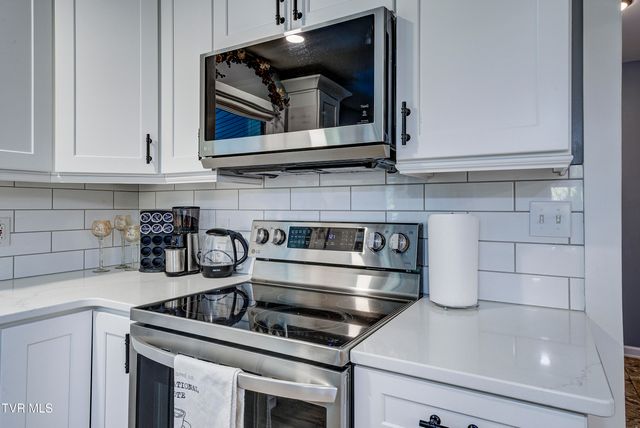 1604 Boones Creek Road, Jonesborough, TN 37659