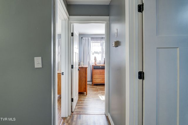 1604 Boones Creek Road, Jonesborough, TN 37659