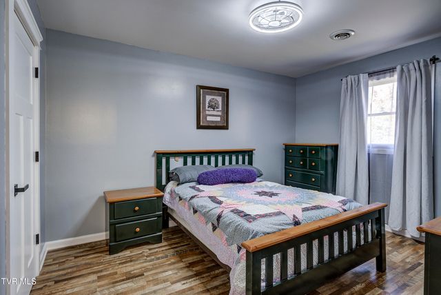 1604 Boones Creek Road, Jonesborough, TN 37659