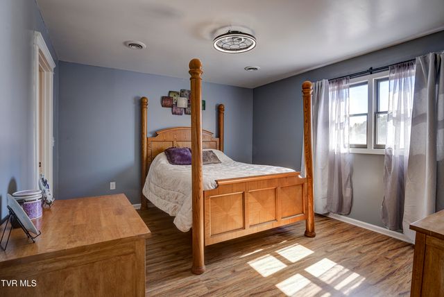 1604 Boones Creek Road, Jonesborough, TN 37659