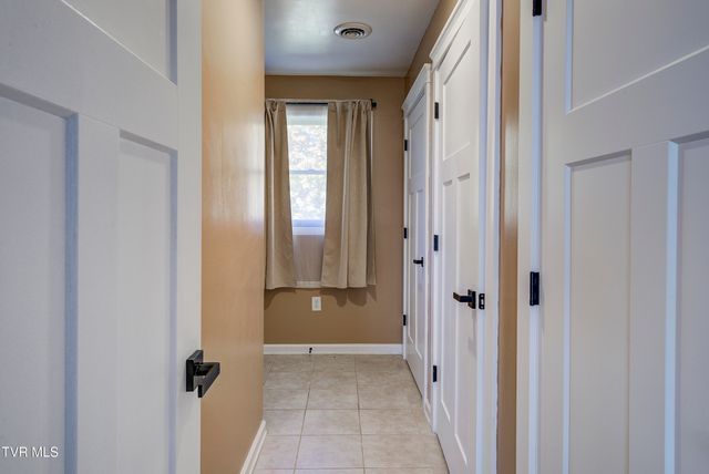 1604 Boones Creek Road, Jonesborough, TN 37659