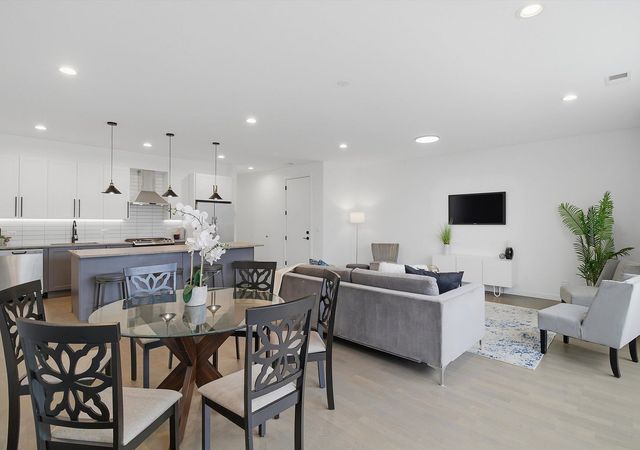 5824 N Lincoln Avenue GN, Chicago, IL 60659