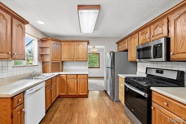 809 Longview Drive, St Charles, MO 63301