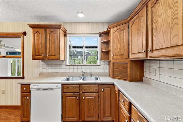 809 Longview Drive, St Charles, MO 63301