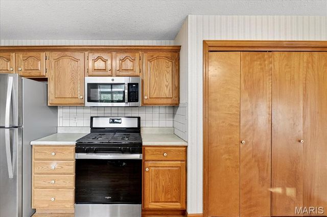 809 Longview Drive, St Charles, MO 63301