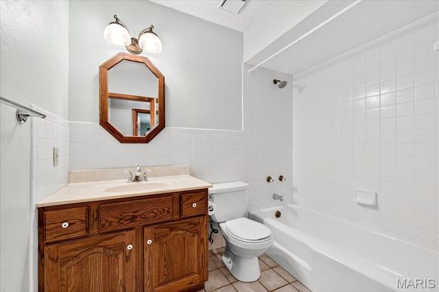 809 Longview Drive, St Charles, MO 63301