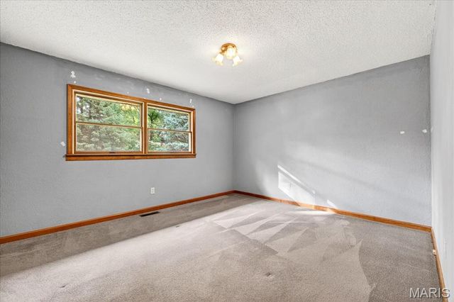 809 Longview Drive, St Charles, MO 63301