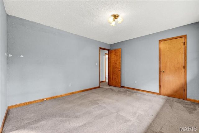 809 Longview Drive, St Charles, MO 63301