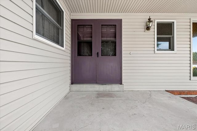 809 Longview Drive, St Charles, MO 63301