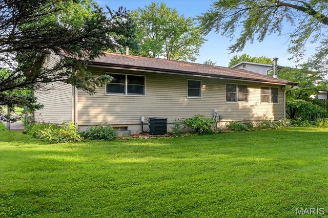 809 Longview Drive, St Charles, MO 63301