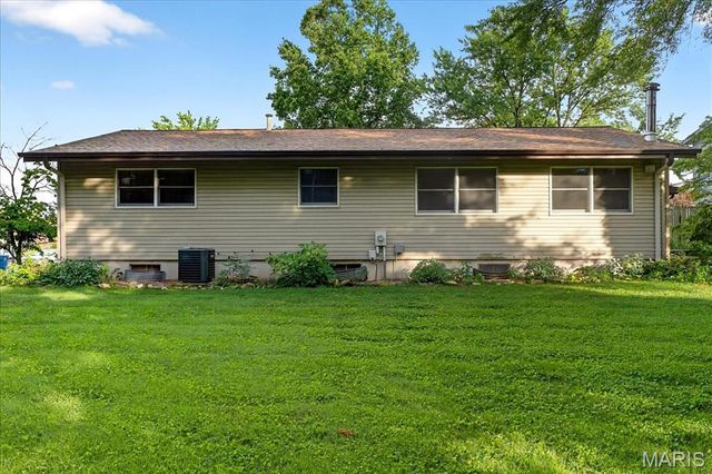 809 Longview Drive, St Charles, MO 63301
