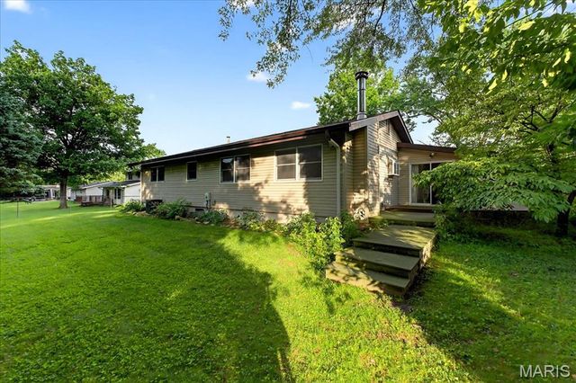 809 Longview Drive, St Charles, MO 63301