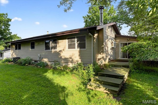809 Longview Drive, St Charles, MO 63301
