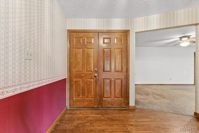 809 Longview Drive, St Charles, MO 63301