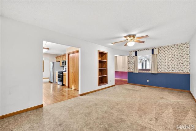 809 Longview Drive, St Charles, MO 63301