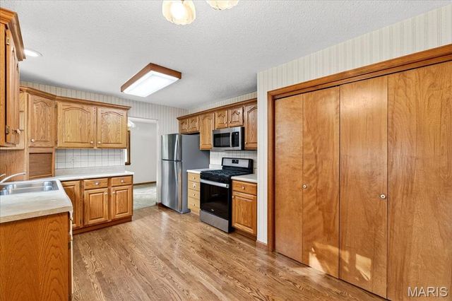 809 Longview Drive, St Charles, MO 63301