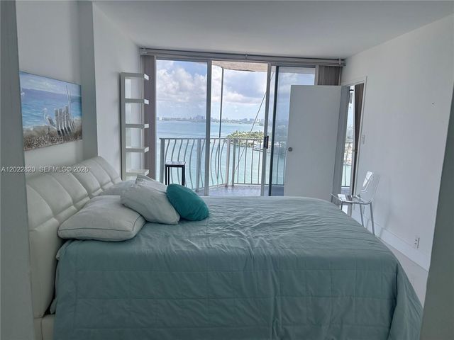 7601 E Treasure Dr 2012, North Bay Village, FL 33141