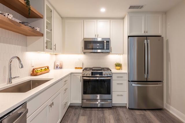 61 County St 110, Dover, MA 02030