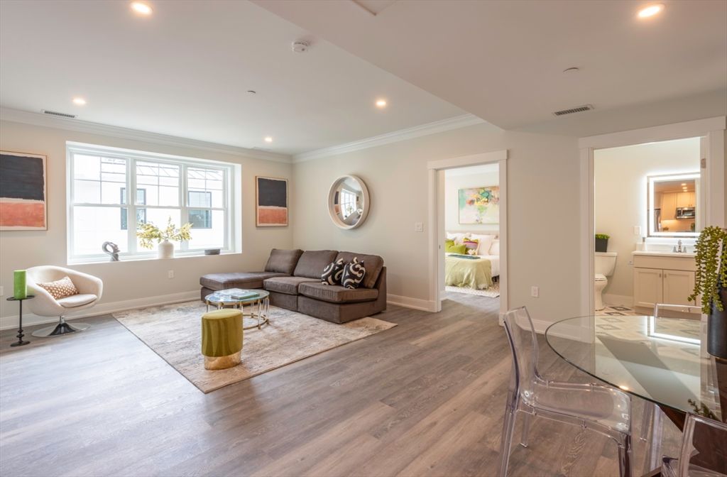 61 County St 110, Dover, MA 02030