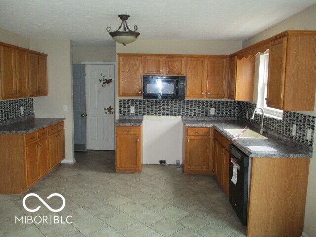 6745 Ennis Way, Indianapolis, IN 46237