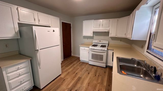 727 W Garfield Avenue, Elkhart, IN 46516