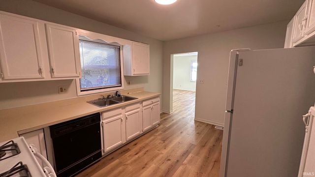 727 W Garfield Avenue, Elkhart, IN 46516