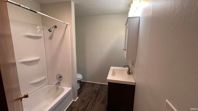 727 W Garfield Avenue, Elkhart, IN 46516