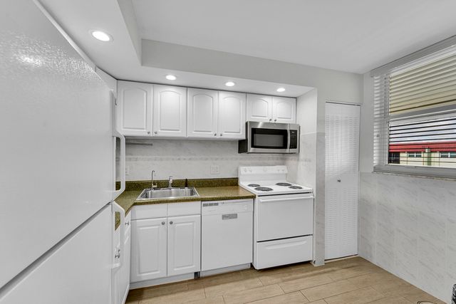 5300 NE 24th Terrace 525, Fort Lauderdale, FL 33308