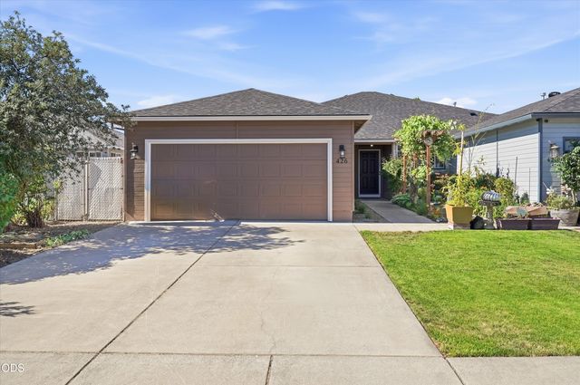 426 Crystal Drive, Eagle Point, OR 97524