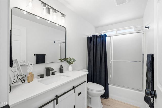 426 Crystal Drive, Eagle Point, OR 97524