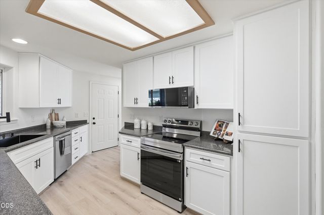 426 Crystal Drive, Eagle Point, OR 97524