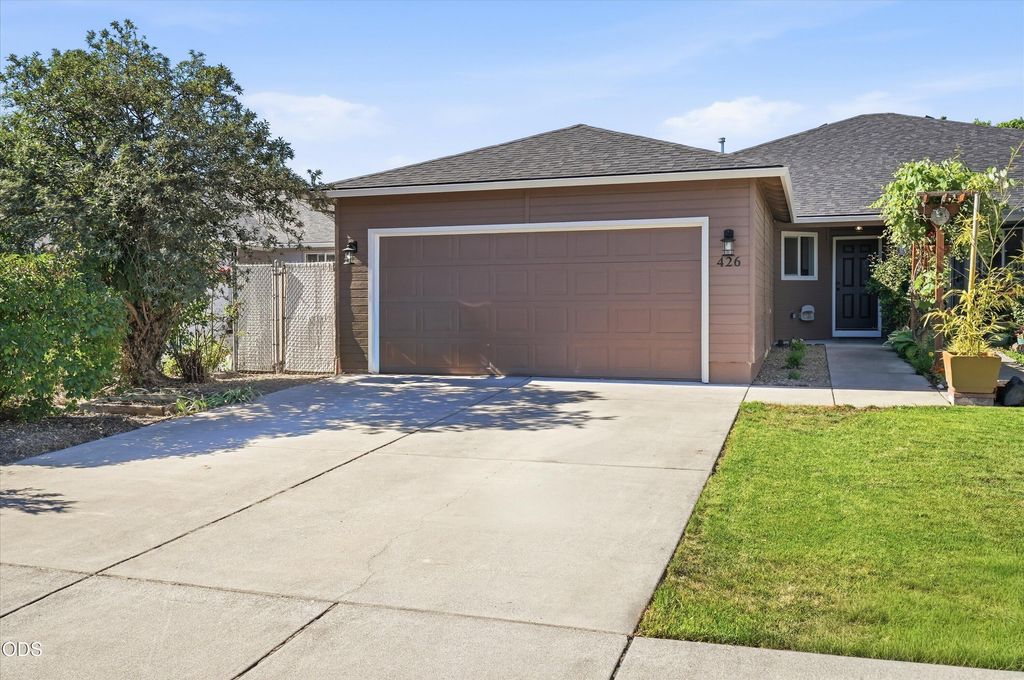 426 Crystal Drive, Eagle Point, OR 97524