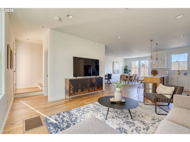 516 Ne 56TH Ave, Portland, OR 97213