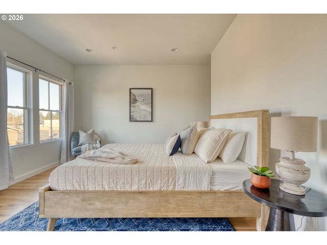 516 Ne 56TH Ave, Portland, OR 97213