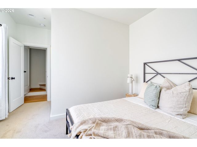 516 Ne 56TH Ave, Portland, OR 97213