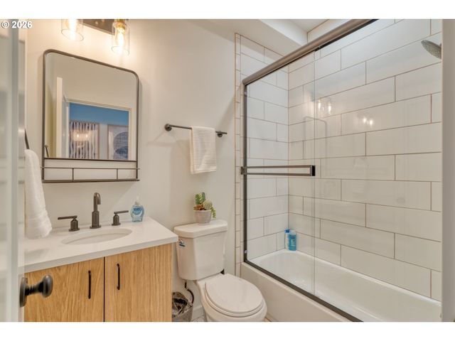 516 Ne 56TH Ave, Portland, OR 97213