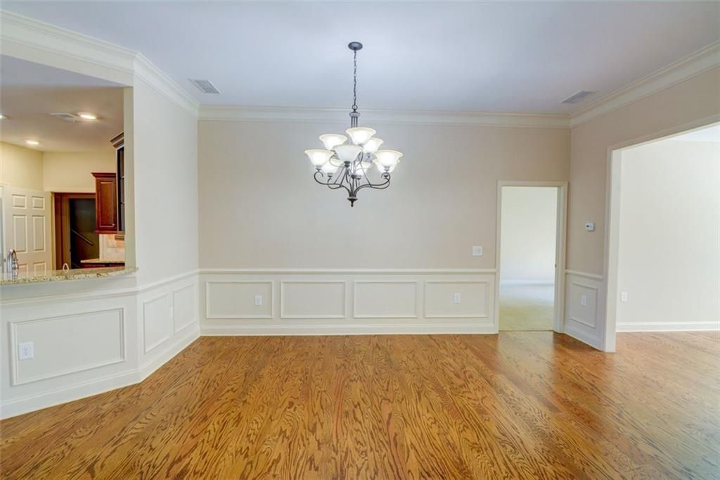 Image 11 of property listing at 4565 FLYCATCHER Drive 202, Alpharetta, GA 30004