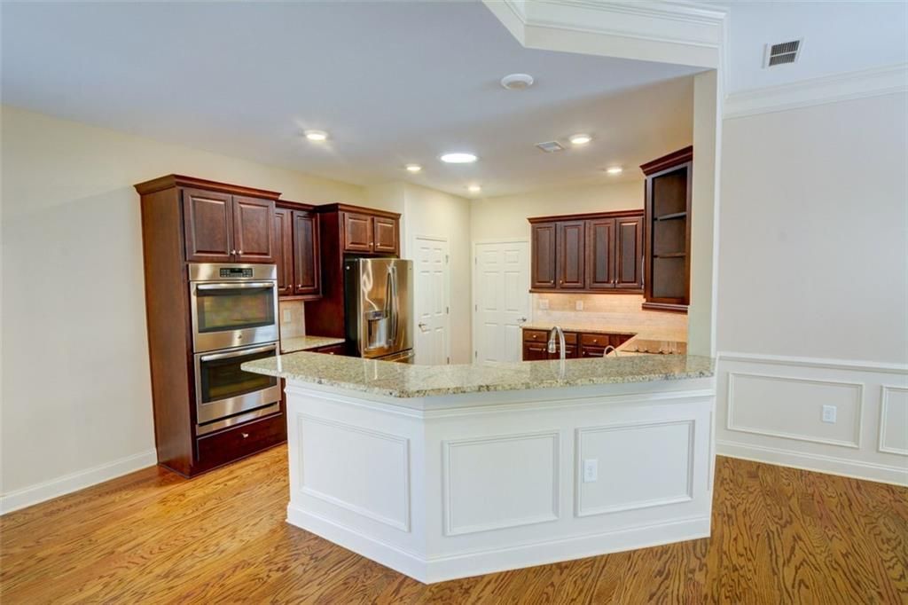 Image 13 of property listing at 4565 FLYCATCHER Drive 202, Alpharetta, GA 30004