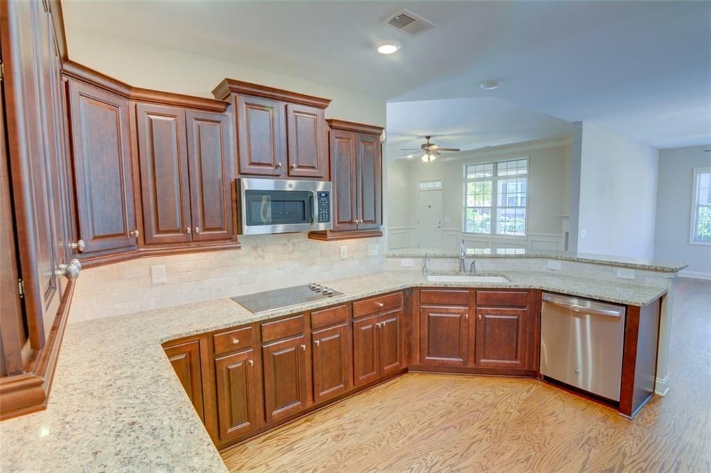 Image 16 of property listing at 4565 FLYCATCHER Drive 202, Alpharetta, GA 30004