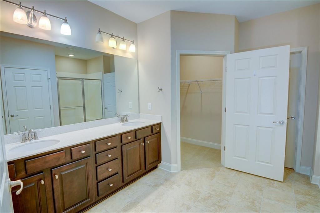 Image 27 of property listing at 4565 FLYCATCHER Drive 202, Alpharetta, GA 30004