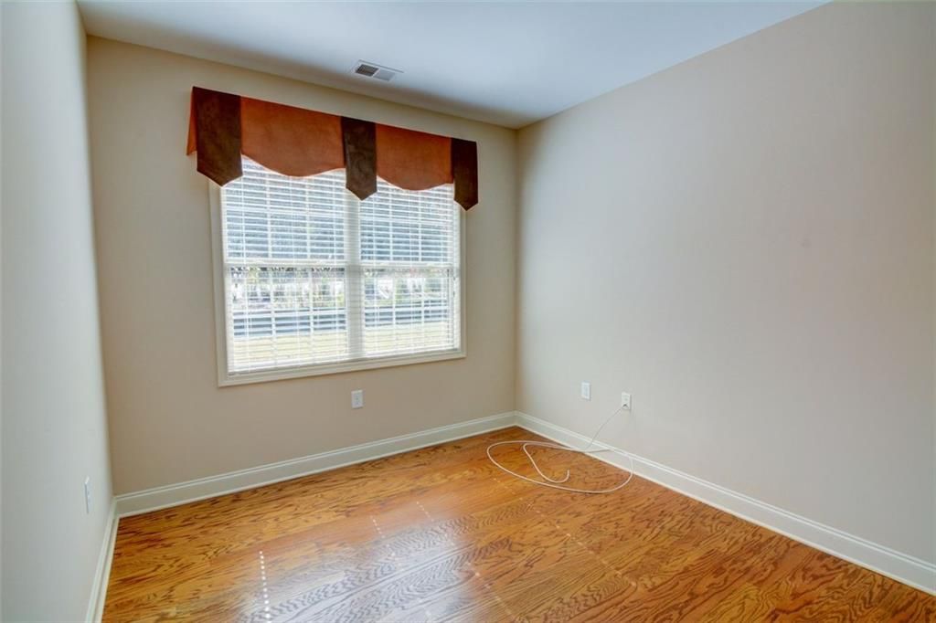 Image 31 of property listing at 4565 FLYCATCHER Drive 202, Alpharetta, GA 30004