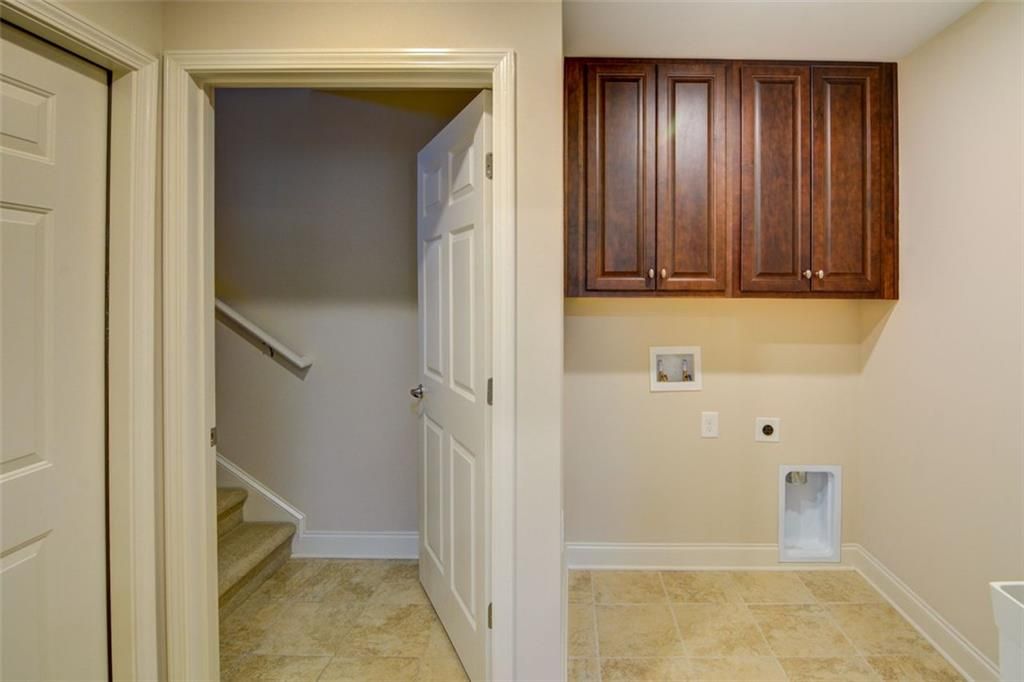 Image 36 of property listing at 4565 FLYCATCHER Drive 202, Alpharetta, GA 30004