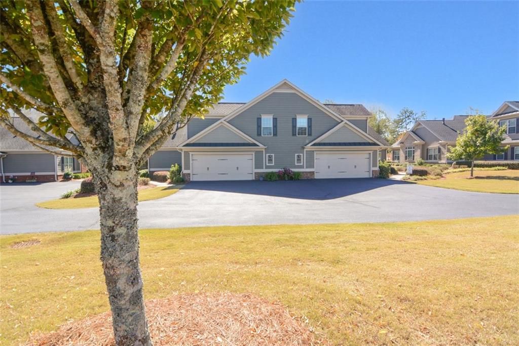 Image 42 of property listing at 4565 FLYCATCHER Drive 202, Alpharetta, GA 30004