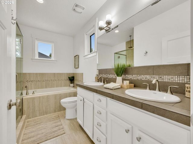 704 10TH St, Gearhart, OR 97138