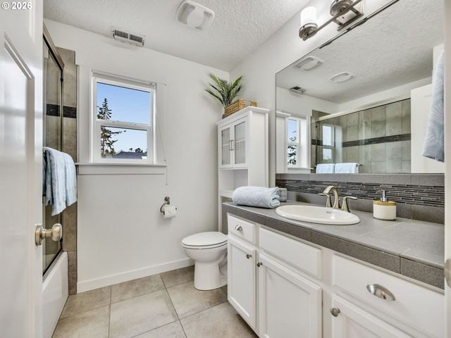 704 10TH St, Gearhart, OR 97138